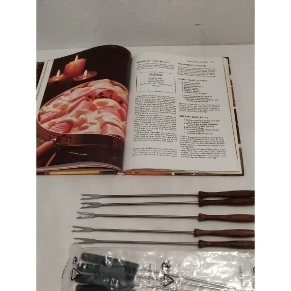 Better Homes & Gardens Fondue‎ Cookbook with Fondue Forks